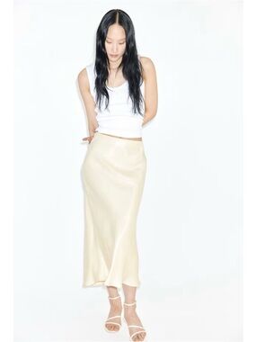 H&M Satin Midi Skirt in Butter Yellow Size Small